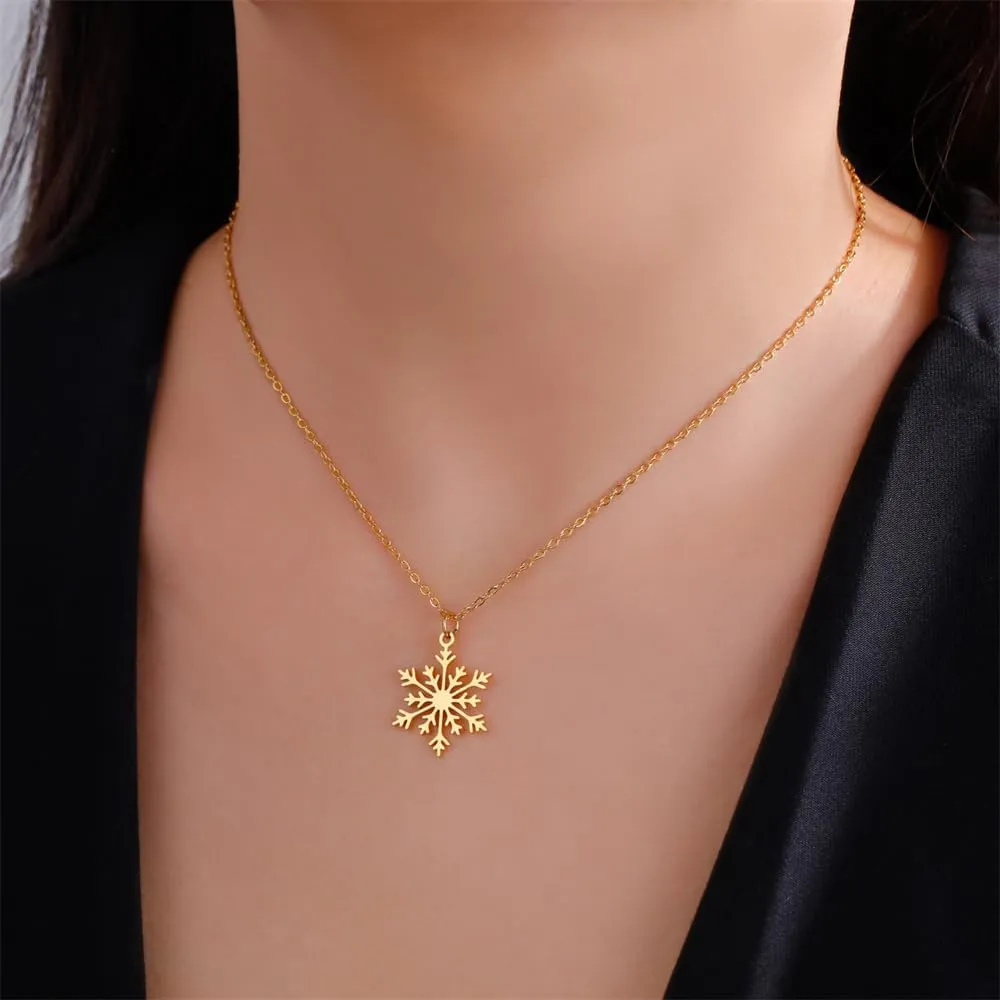 OIDIMS Snowflake Christmas Pendant Necklace Winter Jewelry Friendship Dainty Minimalist Necklaces Snow Lovers Stainless Steel Adjustable Link Chain Xmas New Year Holiday Gifts for Women Men